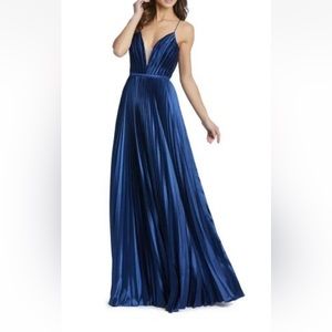 MAC DUGGAL open back satin pleated gown, sz 8, NEW